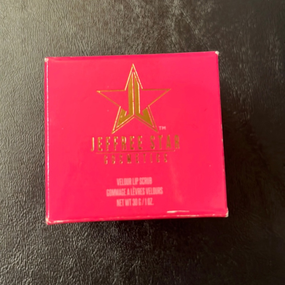 Jeffree star lip scrub new in box !!